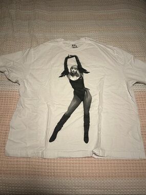 Taylor Swift The Life of a Showgirl Shiny Bug Tee Size M